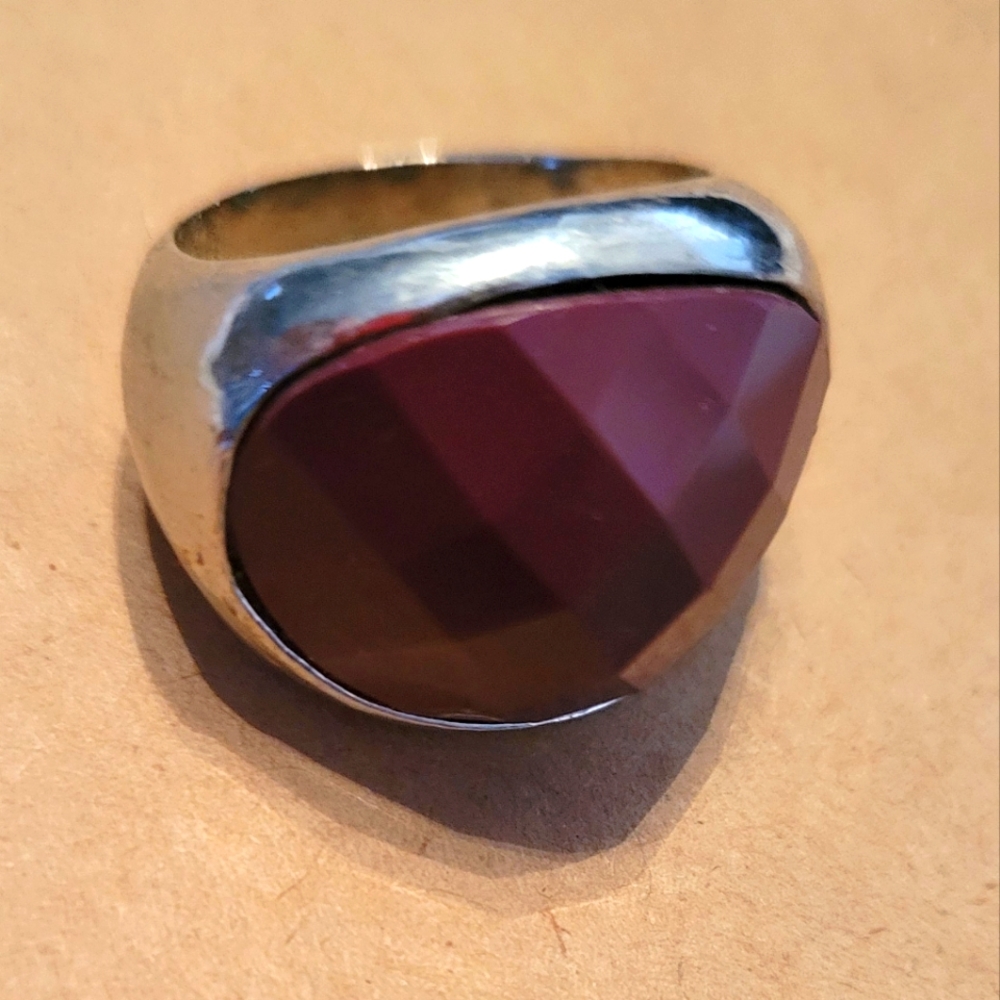 Beautiful size 8 ring